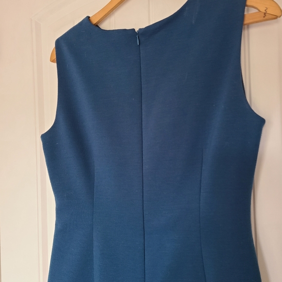 Beautiful Flattering Lined Dress - Picture 4 of 4